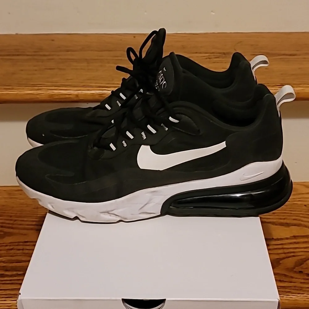 Nike Airmax 270 React - Picture 3 of 11